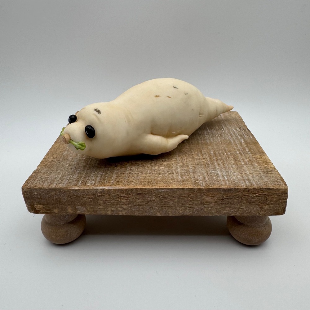 Home Grown Enesco Daikon Radish Seal Figurine White Vegetable Animal 2007